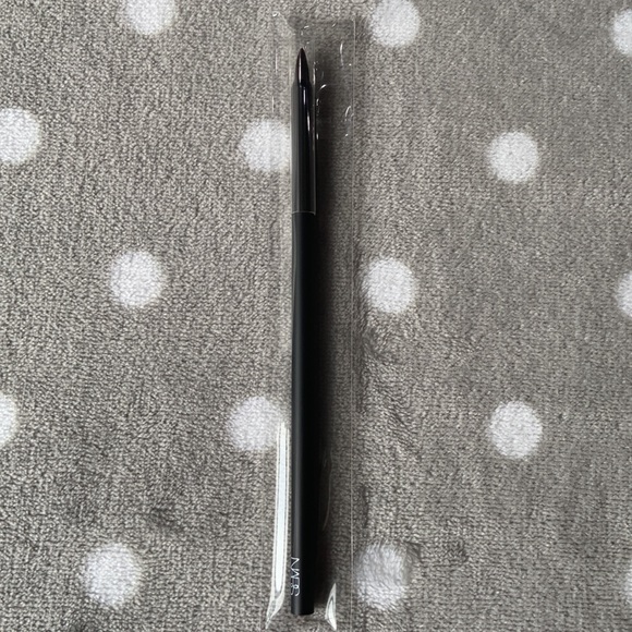 NARS Multi-Use Precision Brush #40 - Picture 3 of 6